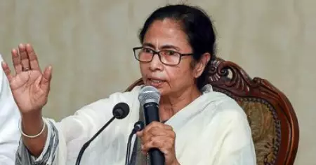 പൗരത്വ നിയമത്തിന്റെ മറവില്‍ ജയിലിലടക്കപ്പെടേണ്ടെങ്കില്‍ വോട്ടര്‍ പട്ടികയില്‍ പേരുണ്ടെന്ന് ഉറപ്പുവരുത്തൂ: മമത ബാനര്‍ജി
