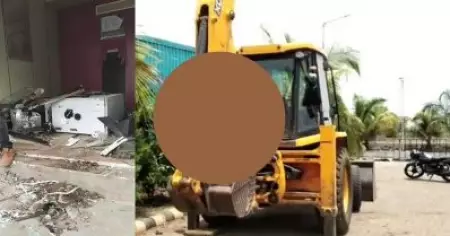 ജെ.സി.ബി ഉപയോഗിച്ച് എ.ടി.എം മെഷീന്‍ തകര്‍ത്ത് 27 ലക്ഷം രൂപ കവര്‍ന്നു; വീഡിയോ