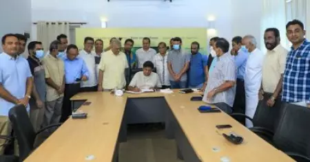 പാകിസ്ഥാന്റെ വഴിയെ ശ്രീലങ്ക; സര്‍ക്കാരിനെതിരായ അവിശ്വാസ പ്രമേയത്തില്‍ ഒപ്പുവെച്ച് പ്രതിപക്ഷം
