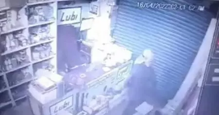 യു.പിയില്‍ മോഷണത്തിന് ശേഷം ഡാന്‍സ് കളിച്ച് മോഷ്ടാവ്; വൈറലായി സി.സി.ടി.വി ദൃശ്യങ്ങള്‍