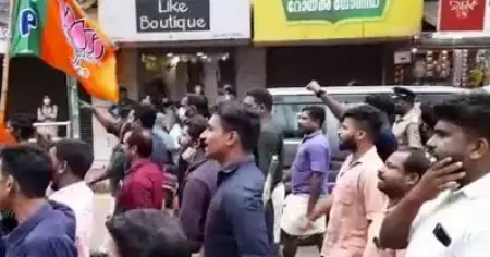 'ഹലാലിന്റെ പേര് പറഞ്ഞ് ഹൈന്ദവ മക്കളെ  നേരെവന്നാല്‍ കയ്യും കാലും കൊത്തി പാണക്കാട്ടേക്ക് പാര്‍സലയക്കും'; പേരാമ്പ്രയില്‍ പ്രകോപന മുദ്രാവാക്യവുമായി ബി.ജെ.പി