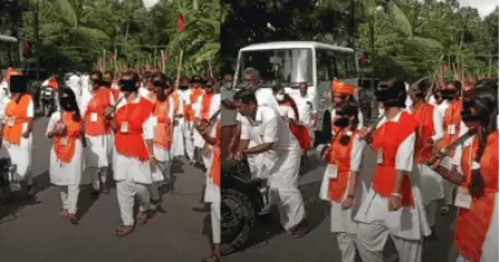 തിരുവനന്തപുരത്ത് വാളുമായി നടത്തിയ 'ദുര്‍ഗാവാഹിനി' റാലിക്കെതിരെ ജാമ്യമില്ലാ വകുപ്പ് പ്രകാരം കേസ്
