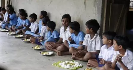 ദളിത് സ്ത്രീ പാചകം ചെയ്ത ഭക്ഷണം കഴിക്കില്ലെന്ന് വിദ്യാര്‍ത്ഥികള്‍; രണ്ടാം തവണയും താക്കീത് നല്‍കി പ്രിന്‍സിപ്പല്‍