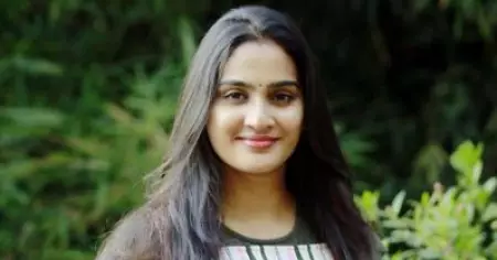 ലൊക്കേഷനിലേക്ക് ഷൂട്ടിന് പോയ്‌ക്കൊണ്ടിരിക്കെ ഫോണില്‍ വിളിച്ച് എന്നെ ചിത്രത്തില്‍ നിന്ന് മാറ്റിയതായി പറഞ്ഞിട്ടുണ്ട്: അതിഥി രവി