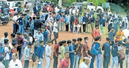 പ്ലസ് വണ്‍ പ്രവേശനത്തിനുള്ള നീന്തല്‍ ബോണസ് പോയിന്റ് ഒഴിവാക്കാന്‍ സര്‍ക്കാര്‍ നീക്കം; മലപ്പുറത്ത് നീന്തല്‍ സര്‍ട്ടിഫിക്കറ്റ് വിതരണത്തിലെ അധികൃതരുടെ അനാസ്ഥയില്‍ പ്രതിഷേധിച്ച് വിദ്യാര്‍ത്ഥികള്‍
