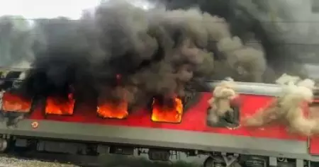അഗ്നിപഥില്‍ ബീഹാര്‍ കത്തുമ്പോള്‍ ബി.ജെ.പിയും ജെ.ഡി.യുവും പരസ്പരം തല്ലിത്തീര്‍ക്കുകയാണ്; സഖ്യകക്ഷികളുടെ വിയോജിപ്പിനെ പരിഹസിച്ച് പ്രശാന്ത് കിഷോര്‍