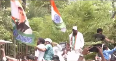 ദല്‍ഹിയില്‍ ഇ.ഡി ഓഫീസിലേക്ക് കോണ്‍ഗ്രസ് നടത്തിയ മാര്‍ച്ചില്‍ സംഘര്‍ഷം; പ്രവര്‍ത്തകരും പൊലീസും തമ്മില്‍ ഉന്തും തള്ളും
