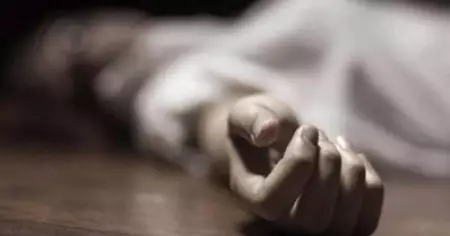 പശ്ചിമ ബംഗാളിലെ കാളിഗഞ്ചില്‍ തൃണമൂല്‍ വിജയാഘോഷത്തനിടെ നാടന്‍ ബോംബ് പൊട്ടിത്തെറിച്ച് ഒമ്പതുവയസുകാരിക്ക് ദാരുണാന്ത്യം