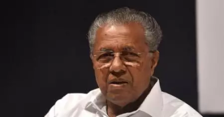 'ഗാന്ധിയുടെ ഫോട്ടോ തകര്‍ത്തത് എസ്.എഫ്.ഐക്കാര്‍ പോയ ശേഷം, ഗോഡ്‌സെ പ്രായോഗികമായി ചെയ്തത് പ്രതീകാത്മകമായി കോണ്‍ഗ്രസുകാര്‍ ചെയ്യുകയായിരുന്നില്ലേ': മുഖ്യമന്ത്രി
