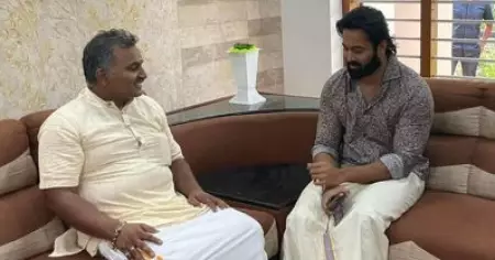 പ്രതീഷ് വിശ്വനാഥിനെ വീട്ടിലെത്തി സന്ദര്‍ശിച്ച് ഉണ്ണി മുകുന്ദന്‍