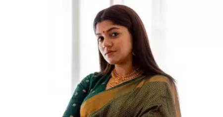 ആ പത്രത്തില്‍ വന്നത് റിവ്യൂ ആയിരുന്നില്ല, ഫുള്‍ കഥയങ്ങ് എഴുതിവെച്ചു; അവരുടെ ആഘോഷച്ചടങ്ങില്‍ പങ്കെടുത്തപ്പോള്‍ തന്നെ ഇത് പറയണമെന്ന് തോന്നി: അപര്‍ണ