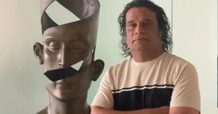 തിയേറ്ററുകള്‍ ആഴ്ചയില്‍ ഒരു ദിവസം നാടകങ്ങള്‍ക്ക് വിട്ടുകൊടുക്കാന്‍ തയ്യാറുണ്ടോ? ഉടമകളോട് ഹരീഷ് പേരടി