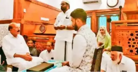 മസ്ജിദില്‍ പിതാവിനൊപ്പം നിക്കാഹിനെത്തി വധുവും
