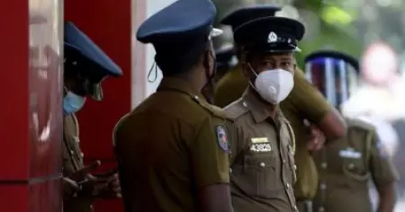 ശ്രീലങ്കയില്‍ സമരക്കാര്‍ക്കെതിരെ നടപടി കടുപ്പിച്ച് വിക്രമസിംഗെ സര്‍ക്കാര്‍; കമ്യൂണിസ്റ്റ് പാര്‍ട്ടിയുടെ ഓഫീസില്‍ റെയ്ഡ്; തൊഴിലാളി നേതാവ് അറസ്റ്റില്‍