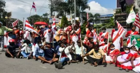 'ആദിവാസികള്‍ ഹിന്ദുക്കളോ ക്രിസ്ത്യാനികളോ അല്ല'; ജാതി സെന്‍സസില്‍ ഉള്‍പ്പെടുത്തണമെന്ന ആവശ്യവുമായി പ്രക്ഷോഭം