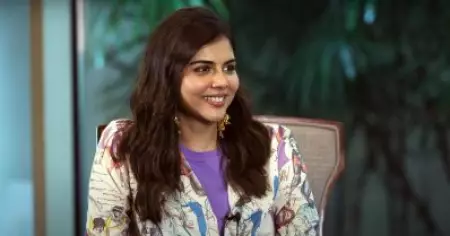 കീര്‍ത്തി സുരേഷും പ്രണവും എന്റെ ബെസ്റ്റ് ഫ്രണ്ട്‌സാണ്, പക്ഷെ എനിക്ക് ഒരു പ്രശ്‌നം വന്നാല്‍ രാത്രിയും വിളിക്കുന്നത് അദ്ദേഹത്തെയാണ്: കല്യാണി പ്രിയദര്‍ശന്‍