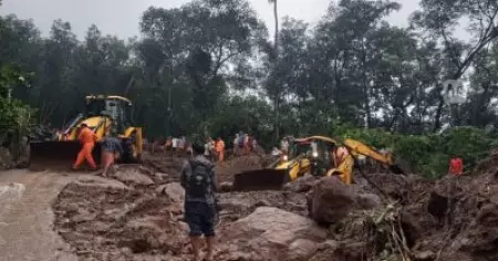 തൊടുപുഴ കുടയത്തൂരില്‍ ഉരുള്‍പൊട്ടലില്‍ വീട് പൂര്‍ണമായും തകര്‍ന്നു; രണ്ട് മരണം, നാല് പേര്‍ മണ്ണിനടിയില്‍