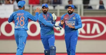 അവന് പരിക്കേറ്റത് രോഹിത്തിനും രാഹുലിനും വിരാടിനും ഒരാശ്വാസമാണ്; മുന്‍ പാക് താരം