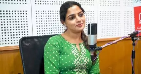 അച്ഛന്‍ പഴയ നക്‌സലൈറ്റ് മൂവ്‌മെന്റിന്റെ ഭാഗമായിരുന്നു; ചേച്ചി എസ്.എഫ്.ഐയും; രാഷ്ട്രീയം പറഞ്ഞാല്‍ അവസരം നഷ്ടപ്പെടുമെന്ന ഭയമില്ല: നിഖില വിമല്‍