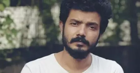 വന്നപ്പോള്‍ തന്നെ 'താന്‍ ലേറ്റാണല്ലോ, തന്നെ മെരുക്കാന്‍ വേണ്ടി വന്നതാണ് ഞങ്ങള്‍' എന്നാണ് പറഞ്ഞത്; എന്റെ തെറ്റിന് ക്ഷമ ചോദിക്കുന്നു: ശ്രീനാഥ് ഭാസി