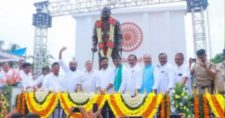 യു.പി.എ സര്‍ക്കാരുകളിലെ മന്ത്രി, കോണ്‍ഗ്രസിന്റെ മുതിര്‍ന്ന നേതാവ്; പക്ഷെ ജയ്പാല്‍ റെഡ്ഡിയുടെ പ്രതിമ അനാച്ഛാദനം ചെയ്തത് സീതാറാം യെച്ചൂരി