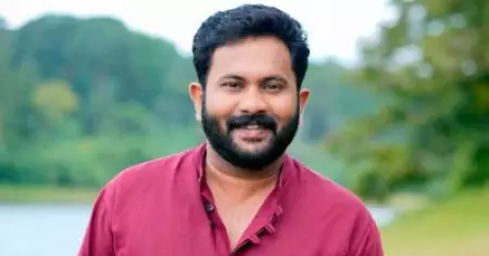 അദ്ദേഹം ഒരു ഗ്രേറ്റ് ആക്ടറാണ്, പുള്ളി അഭിനയിച്ച് കാണിക്കുന്നത് നോക്കി കോപ്പിയടിക്കുകയേ ചെയ്യാനുള്ളൂ: അജു വര്‍ഗീസ്