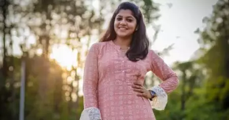 നാഷണല്‍ അവാര്‍ഡ് കിട്ടിയതിന്റെ പിറ്റേദിവസം ഇന്റര്‍വ്യൂവില്‍ പുള്ളി ചോദിച്ച ചോദ്യമിതാണ്; ഇതൊക്കെ എങ്ങനെ സാധിക്കുന്നുവെന്ന് തോന്നി: അപര്‍ണ