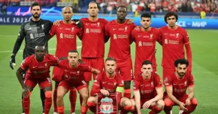 മുറിവേറ്റ പശുവിനെ പോലെയാണ് അയാള്‍, മോശമെന്ന് പറഞ്ഞാല്‍ പോര, അതുക്കും മേലേ; ലിവര്‍പൂള്‍ സൂപ്പര്‍താരത്തിനെതിരെ ആരാധകര്‍