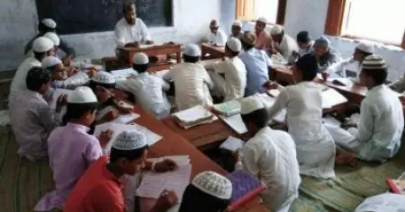 യു.പിയില്‍ ഒന്ന് മുതല്‍ എട്ട് വരെ ക്ലാസുകളിലെ മദ്രസ വിദ്യാര്‍ത്ഥികള്‍ക്ക് ഇനി സ്‌കോളര്‍ഷിപ്പില്ല; ധനസഹായം നിര്‍ത്തലാക്കി കേന്ദ്രം