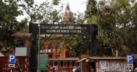 എട്ട് ലക്ഷം വരുമാനമുള്ളവര്‍ക്ക് സംവരണം ലഭിക്കുമെങ്കില്‍ രണ്ടര ലക്ഷമുള്ളവര്‍ എന്തിന് ആദായനികുതി അടക്കണം? കേന്ദ്രത്തിന് നോട്ടീസയച്ച് മദ്രാസ് ഹൈക്കോടതി