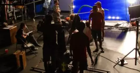 കോഴിക്കോട് പള്ളിയില്‍ നടന്ന സിനിമാ ചിത്രീകരണത്തിന് നേരെ ആക്രമണം