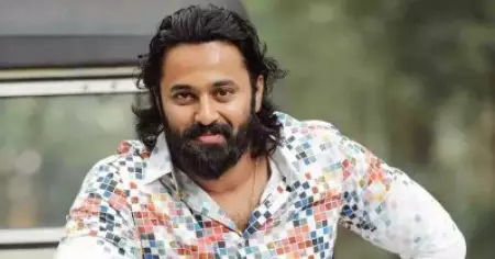 ഞാന്‍ അമ്പലത്തില്‍ കയറി കുറി തൊട്ടതാണ് പ്രശ്നമെങ്കില്‍, ഇനിയും പത്ത് സിനിമയില്‍ അത് തന്നെ ചെയ്യും: ഉണ്ണി മുകുന്ദന്‍