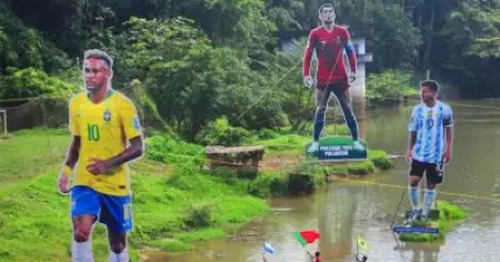 പുള്ളാവൂര്‍ കട്ടൗട്ട് വിഷയത്തില്‍ ഇടപെട്ട് കളക്ടര്‍; പരാതിയില്‍ നടപടിയെടുക്കാന്‍ നിര്‍ദേശിച്ച് നഗരസഭയ്ക്ക് കത്ത്
