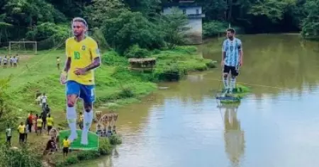മെസി- നെയ്മര്‍ കട്ടൗട്ടില്‍ ആശയക്കുഴപ്പം; നീക്കാനുള്ള നടപടിയെടുത്തിട്ടില്ലെന്ന് പഞ്ചായത്ത് പ്രസിഡന്റ്, പുഴ കൊടുവള്ളി നഗരസഭക്ക് കീഴിലെന്ന് ചെയര്‍മാന്‍