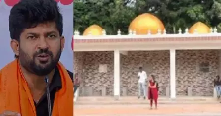 'ബസ് കാത്തിരിപ്പ് കേന്ദ്രം നിര്‍മിച്ചത് പള്ളിമിനാരം പോലെ'; ബുള്‍ഡോസര്‍ കൊണ്ടുവന്ന് 
പൊളിച്ചുമാറ്റുമെന്ന ഭീഷണിയുമായി ബി.ജെ.പി എം.പി
