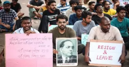 ജാതി വിവേചനം, സ്വീപ്പര്‍മാരെ കൊണ്ട് വീട്ടുജോലി ചെയ്യിപ്പിക്കല്‍; കെ.ആര്‍. നാരായണന്‍ ഇന്‍സ്റ്റിറ്റ്യൂട്ട് ഡയറക്ടര്‍ക്കെതിരെ വിദ്യാര്‍ഥികള്‍ അനിശ്ചിതകാല സമരത്തില്‍