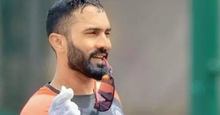 രോഹിത്തും വിരാടുമൊന്നുമല്ല, ഓള്‍ ഫോര്‍മാറ്റ് ക്രിക്കറ്റിലെ മികച്ച താരം അവനാണ്: ദിനേശ് കാര്‍ത്തിക്