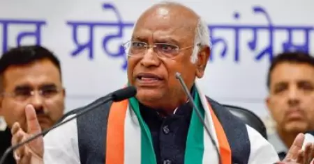 'നാല് വര്‍ഷത്തിനിടെ എന്‍.ആര്‍.എ ഒരു പരീക്ഷ പോലും നടത്തിയിട്ടില്ല'; തൊഴിലില്ലായ്മയില്‍ കേന്ദ്രത്തിനെതിരെ ഖാര്‍ഗെ