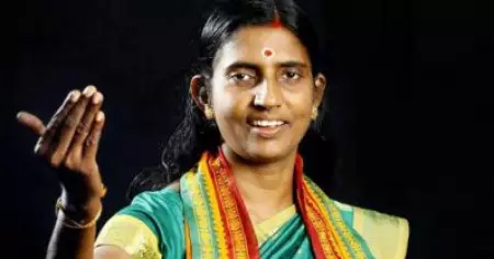 കേസരിയുടെ നിറത്തിലുള്ള പതാകയെന്ന ആവശ്യം അട്ടിമറിച്ചത് നെഹ്‌റു; കാവി പതാകയോടായിരുന്നു അംബേദ്ക്കറിനും താത്പര്യം: അവകാശവാദവുമായി കെ.പി. ശശികല