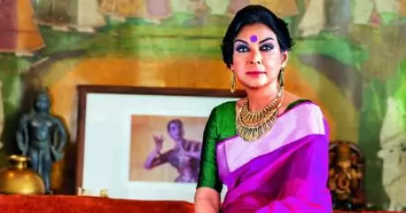 ഉള്ളില്‍ അര്‍ബുദം ബാധിച്ചയാള്‍ മുഖം മിനുക്കുന്നതാണ് ഗുജറാത്ത് മാതൃക: മല്ലിക സാരാഭായ്