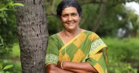 ഒരു ക്രിസ്മസിനും വീട്ടിലിരിക്കാന്‍ കഴിഞ്ഞിട്ടില്ല; ഇലയില്‍ പൊതിഞ്ഞ ഭക്ഷണം വഴിവക്കിലിരുന്ന് കഴിക്കുമ്പോള്‍ ഉള്ളുവിങ്ങും, ഓര്‍ക്കുമ്പോള്‍ കരച്ചില്‍ വരും