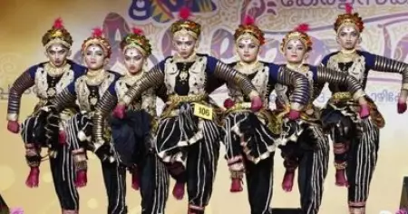 കലോത്സവത്തിലും ത്രികോണ മത്സരം; നെഞ്ചിടിപ്പിന്റെ താളം മുറുകുന്നു