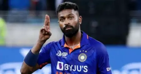 വെള്ളം കൊണ്ട് വരാൻ പറഞ്ഞാൽ എന്താണിത്ര താമസം; സഹതാരത്തോട് ചൂടായി ഹാർദിക് പാണ്ഡ്യ