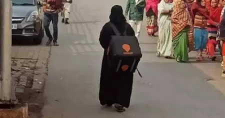 സ്വിഗ്ഗി ബാഗുമായി നടക്കുന്ന ബുര്‍ഖാധാരി; വൈറല്‍ വീഡിയോക്ക് പിന്നിലെ റിസ്വാനയുടെ ജീവിതം