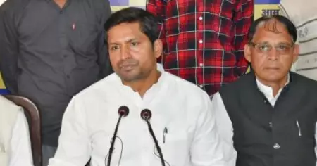 ബി.ജെ.പി ആദിവാസികളെ നക്‌സ്‌ലൈറ്റുകളെന്ന് മുദ്രകുത്തി പീഡിപ്പിച്ചു; പാര്‍ട്ടി വിട്ട് മുന്‍ എം.എല്‍.എയും അനുയായികളും