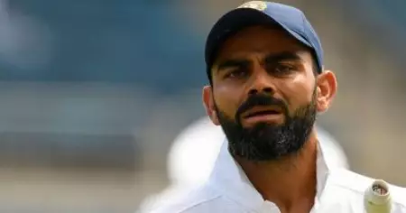 വിരാട് ഒന്ന് നന്നായി കളിക്കണമെങ്കിൽ ഇനി പാകിസ്ഥാൻ വിചാരിക്കണം; താരത്തെ വിമർശിച്ച് സോഷ്യൽ മീഡിയ