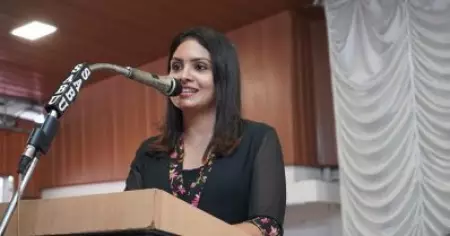 'ലവ് ജിഹാദ്' എന്ന പേര് മാറ്റാന്‍ പറഞ്ഞത് അദ്ദേഹമാണ്, മറ്റുള്ളവര്‍ എന്ത് ചിന്തിക്കുമെന്ന തോന്നലുകള്‍ ആവശ്യമില്ല: ഗായത്രി അരുണ്‍