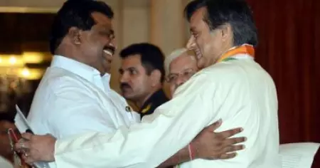 കേരളത്തില്‍ ജനിച്ചത് കൊണ്ടും ദളിതായത് കൊണ്ടും മാറ്റി നിര്‍ത്തപ്പെടുന്നു; തരൂരിന് കൂടുതല്‍ അവസരങ്ങള്‍ നല്‍കി: കൊടിക്കുന്നില്‍ സുരേഷ്