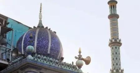 ലൗഡ് സ്പീക്കറിലൂടെയുള്ള ബാങ്കുവിളി നിര്‍ത്താന്‍ ഹരജി; ഗുജറാത്ത് സര്‍ക്കാരിന്റെ നിലപാട് തേടി കോടതി
