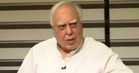 ഇടുന്ന വസ്ത്രത്തിന്റെ പേരിൽ പോലും ജനങ്ങളെ വേർതിരിച്ചു കാണുന്ന സർക്കാരാണ് കേന്ദ്രം ഭരിക്കുന്നത്; ഭയപ്പെടുത്തുകയാണ് ബി.ജെ.പിയുടെ ലക്ഷ്യം : കപിൽ സിബൽ